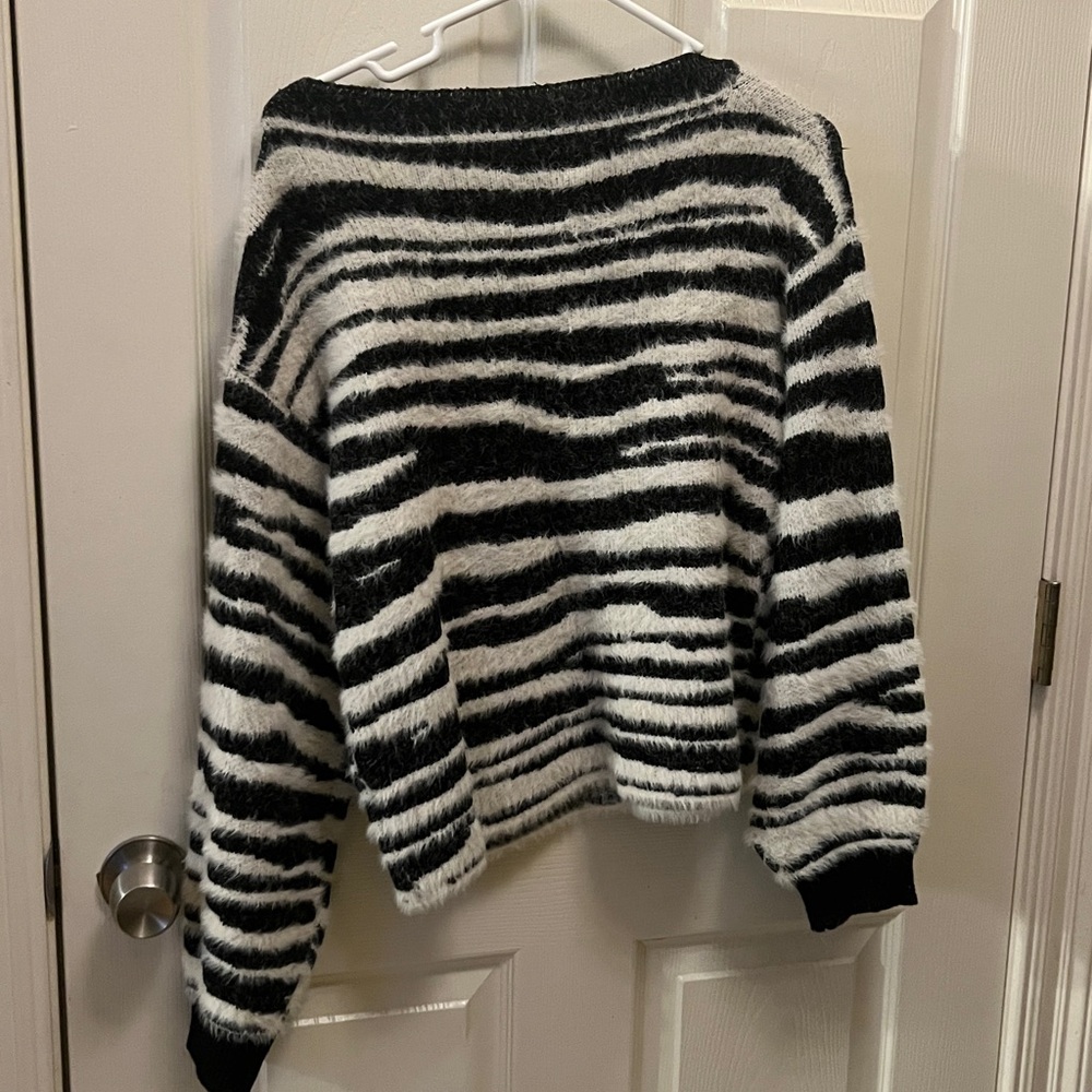 Black and White Striped Sweater - Picture 4 of 4